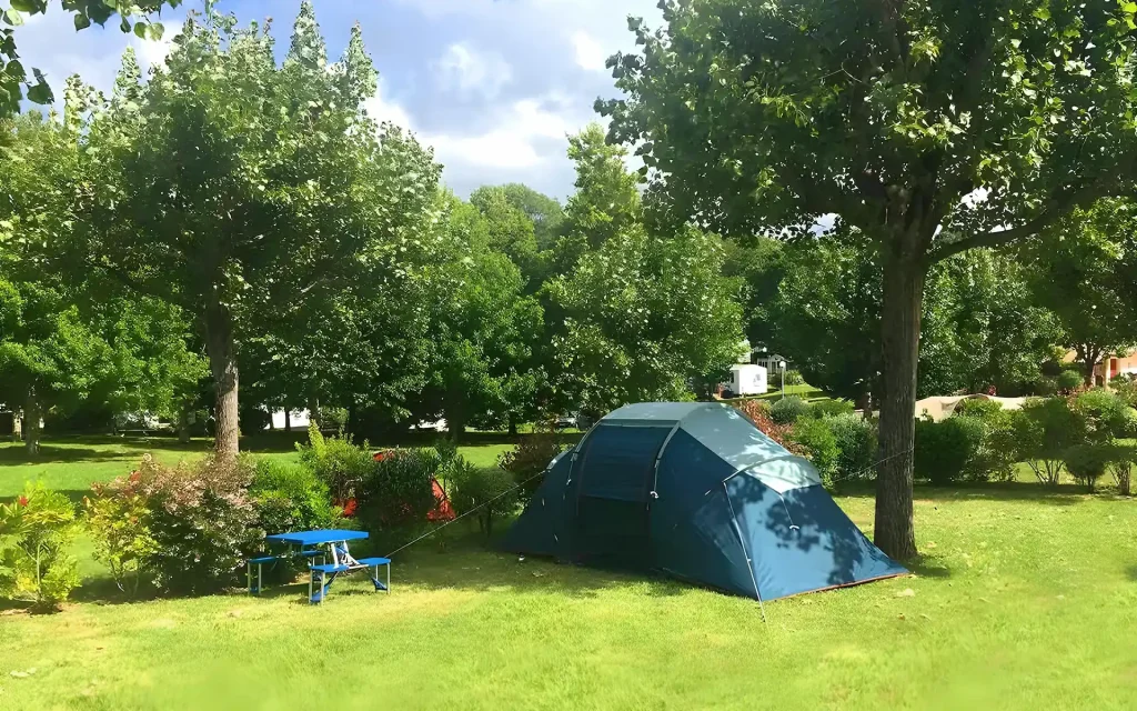 Emplacement avec tente au camping à Hendaye